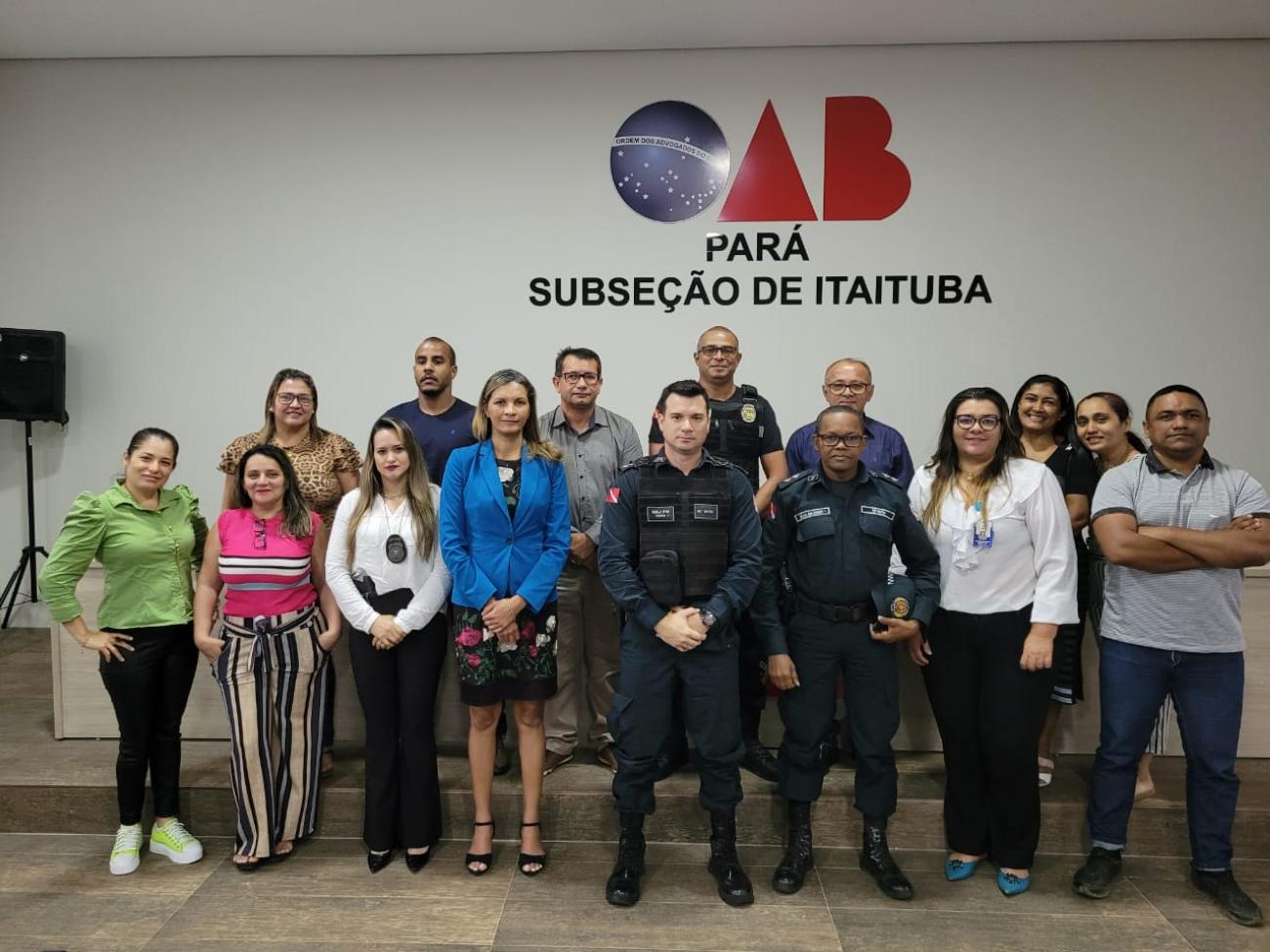 Profissionais de vários órgãos que participaram do lançamento do projeto (Foto: Divulgação)