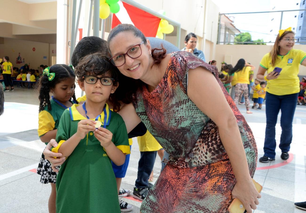 Celeste Iglesias e seu filho Gabriel (Foto: Rai Pontes / Ascom Seduc)