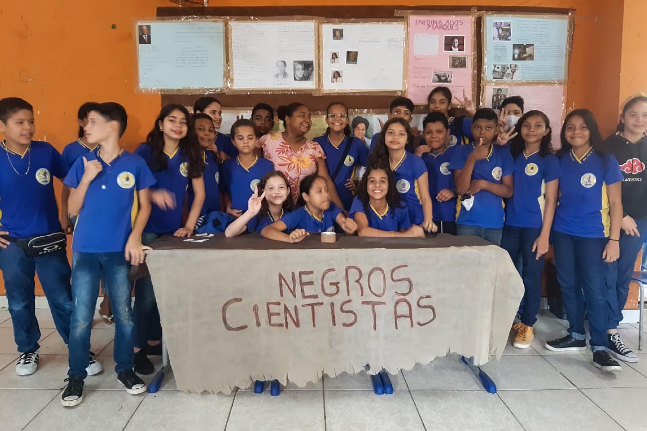 Estudantes da Escola Estadual Padre Francisco Berton, no Tapanã, em Belém, em uma das ações pela 'Consciência Negra' (Foto: Divulgação)