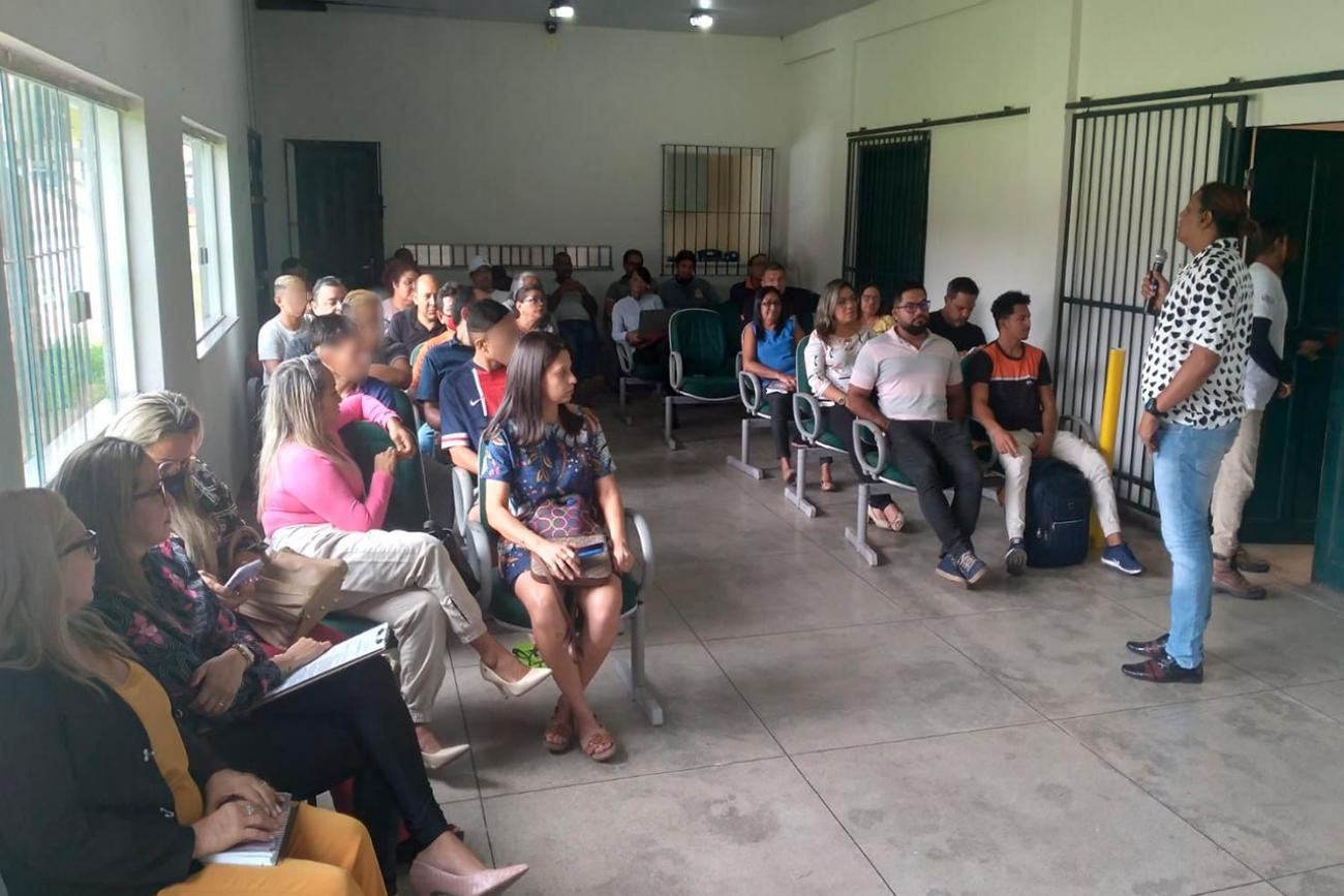 Professor Geraldo Barros durante a palestra (Foto: Divulgação)