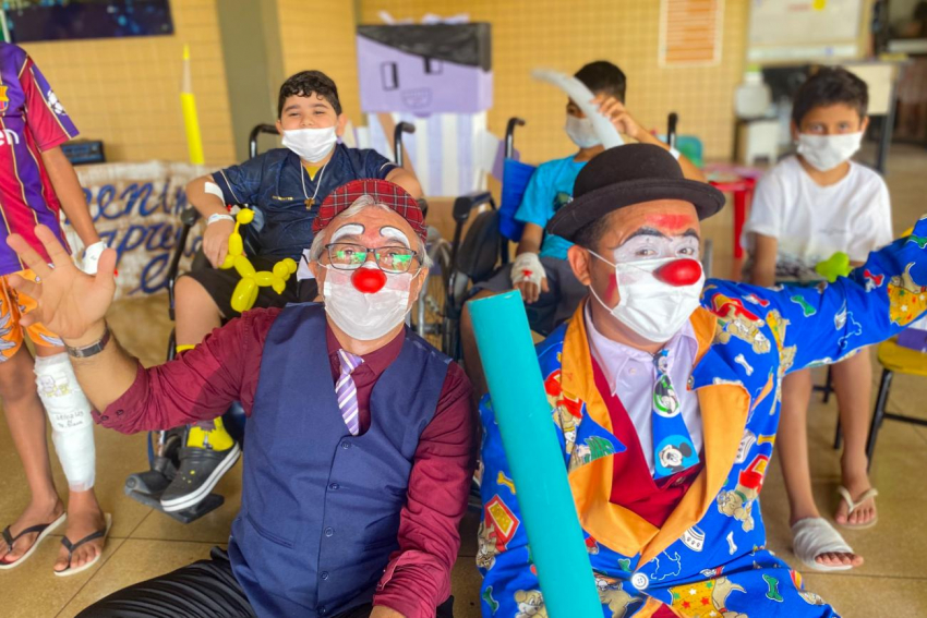 Foto: Crianças internadas no Hospital Metropolitano recebem show de circense