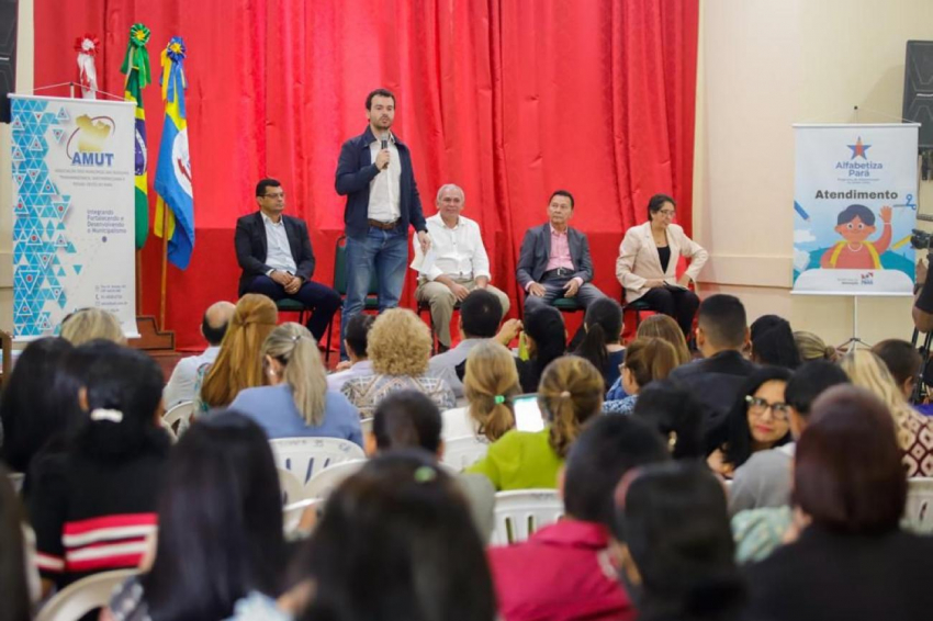Foto: Programa 'Alfabetiza Pará' é apresentado para prefeitos da região do Baixo Amazonas