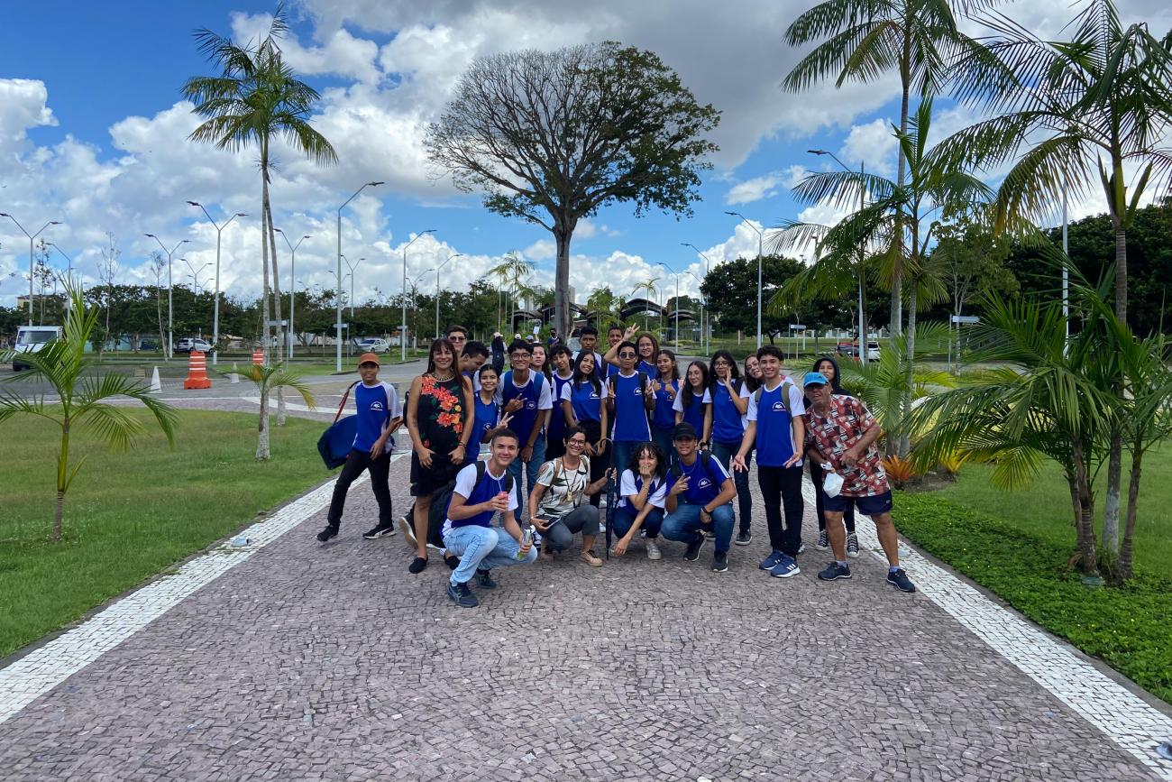 Estudantes na área externa do Parque do Utinga - Foto: Vinícius Leal (Ascom/Ideflor-Bio)