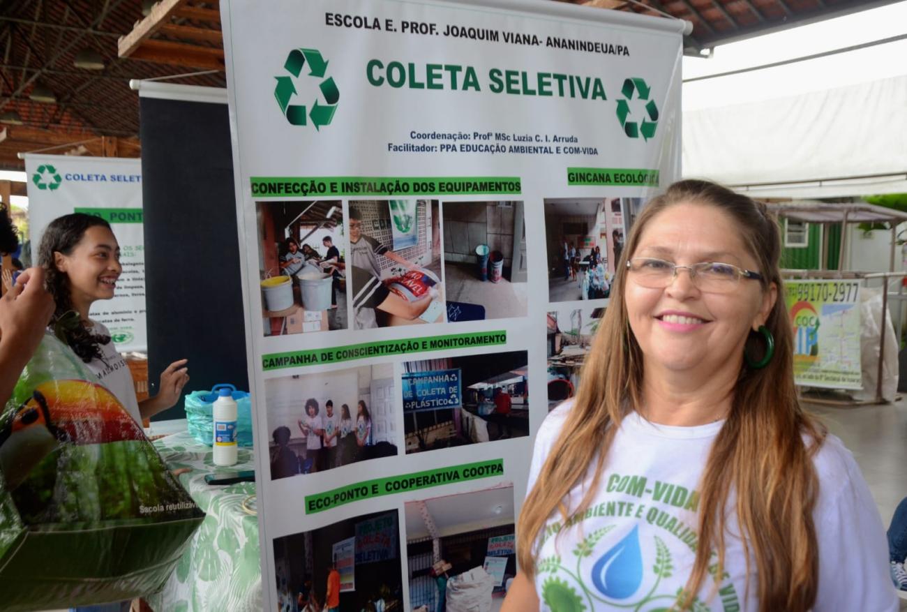 Professora Luzia Cristina contou que o projeto de coleta seletiva começou porque a escola sofria com o descarte irregular - Foto: Eliseu Dias / Ascom Seduc Professora Luzia Cristina contou que o projeto de coleta seletiva começou porque a escola sofria com o descarte irregular - Foto: Eliseu Dias / Ascom Seduc