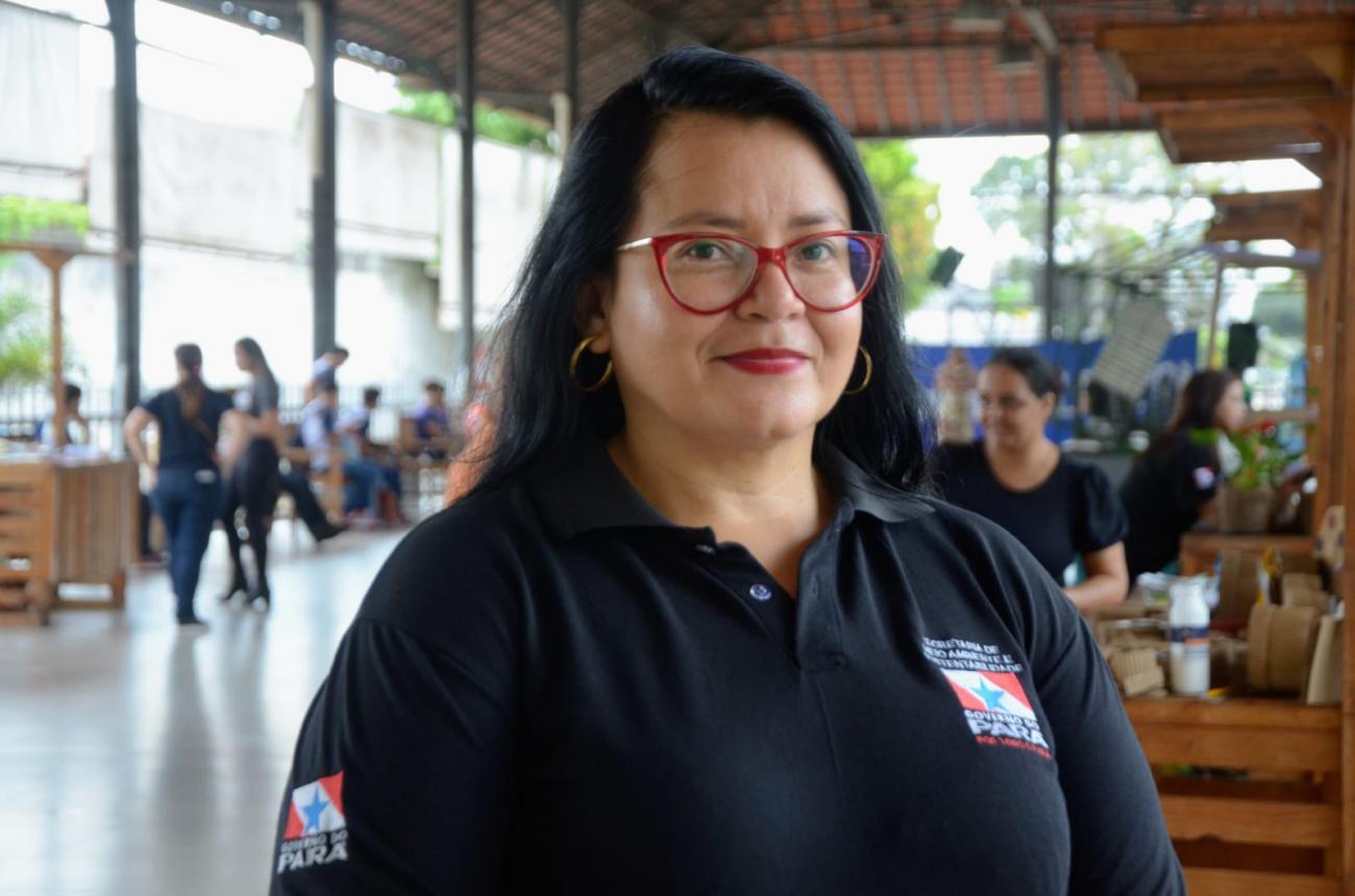 Servidora da Semas, Andréia Monteiro enfatizou que a secretaria trabalha o descarte coerreto e o consumo consciente - Foto: Eliseu Dias / Ascom Seduc Servidora da Semas, Andréia Monteiro enfatizou que a secretaria trabalha o descarte coerreto e o consumo consciente - Foto: Eliseu Dias / Ascom Seduc