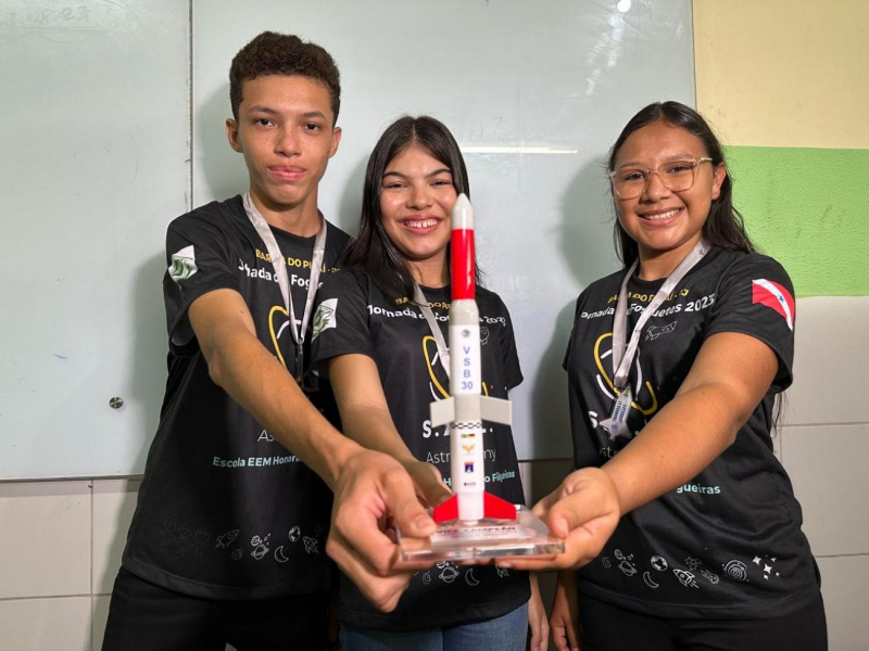Foto: Estudantes vice-campeões da Jornada de Foguetes, no Rio de Janeiro, são homenageados