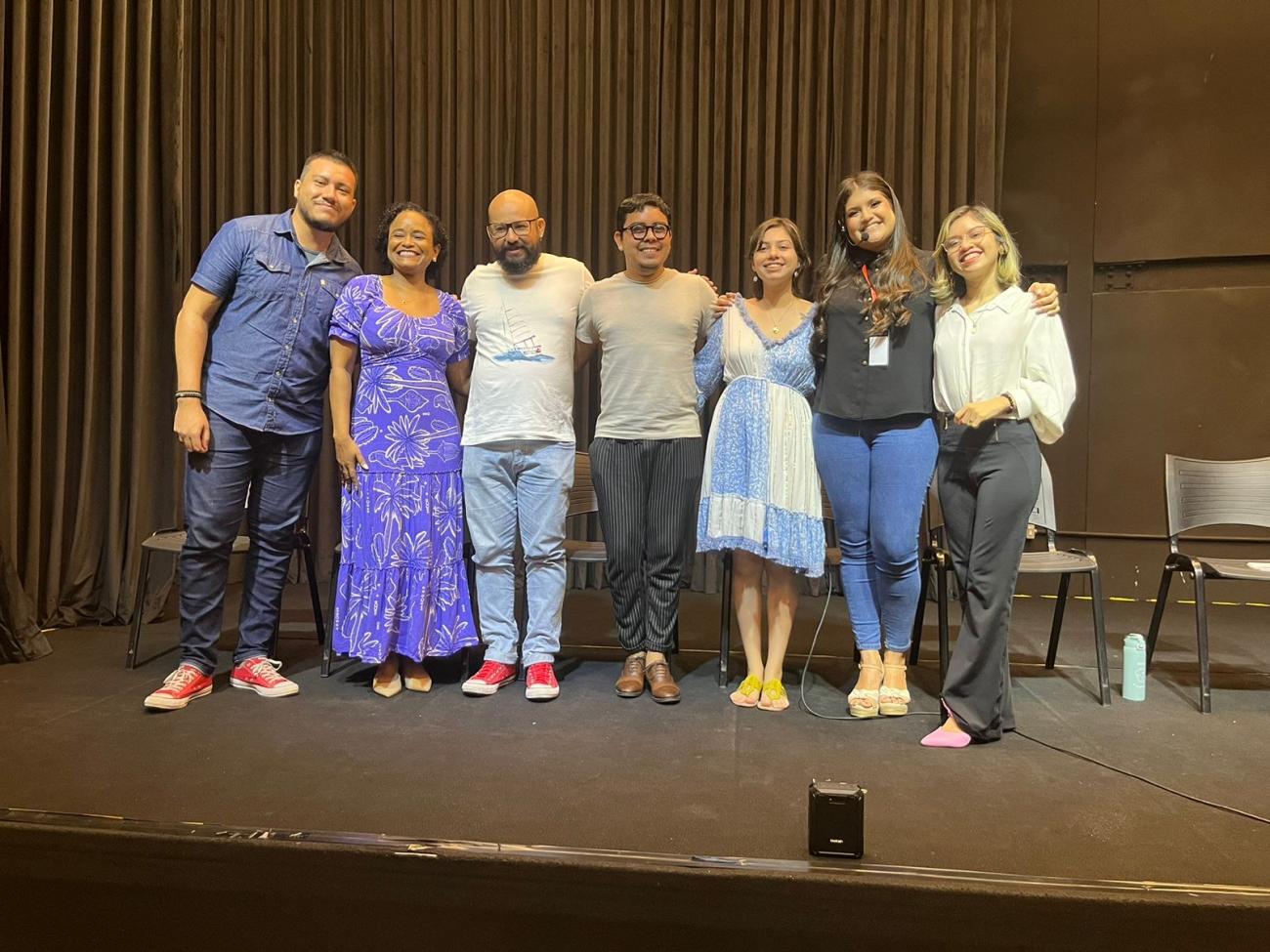 Os estudantes produziram textos que retratam temas variados, entre eles amor, amizade e sonhos