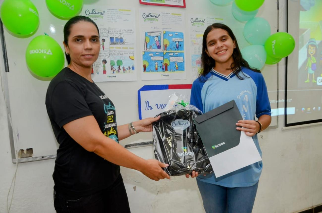 Alana Tavares, aluna da Escola Profa Anésia - Foto: Rai Pontes / Ascom Seduc