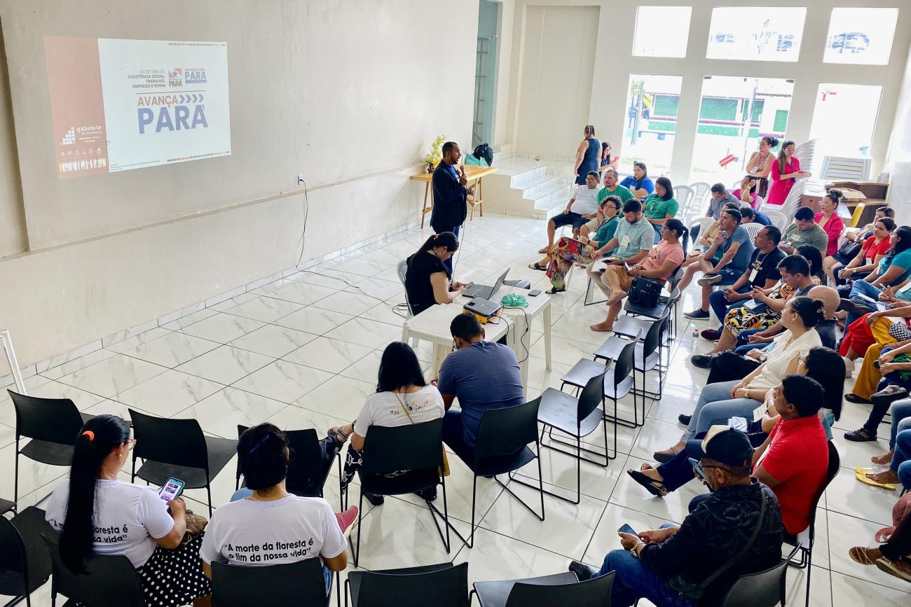 Extrativistas e representantes de seis municípios da região participaram do debate sobre o projeto