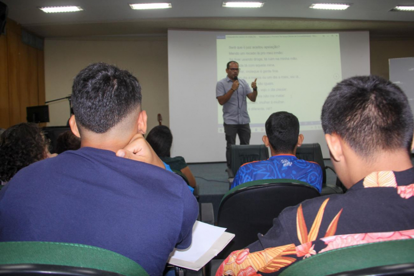 Foto: Socioeducandos da Fasepa participam de aula preparatória para o Enem PPL 2023