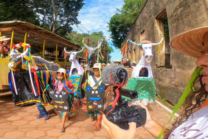 Foto: Em Cotijuba, alunos de escola pública exibem 500 fotos sobre 'Boi-Bumbá' na Ilha