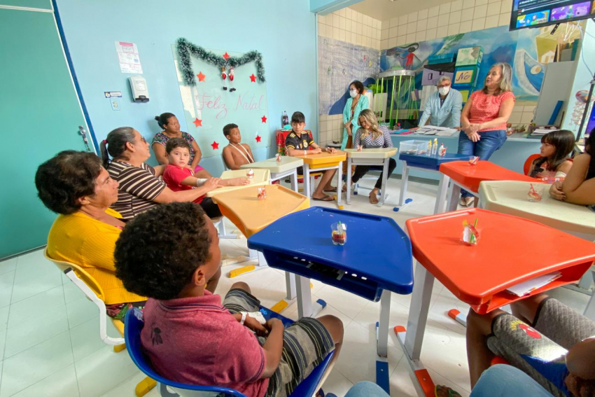 Foto: Crianças internadas no Hospital Metropolitano têm oficinas de Natal