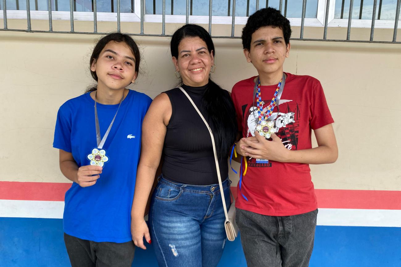 Carlos Henrique, Kely Oliveira e Pedro Henrique, da escola Oneide de Souza Tavares - Foto: Eliseu Dias / Ascom Seduc