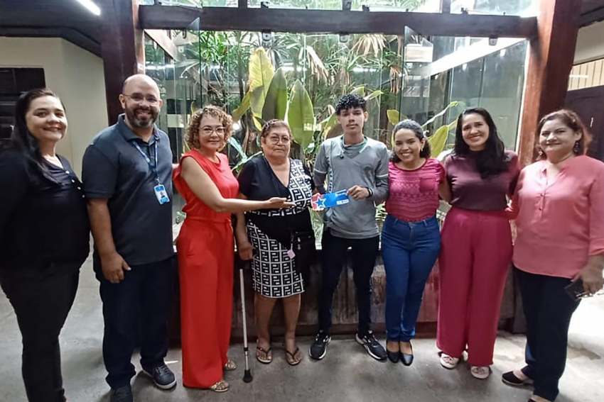 Foto: Programa Escola Segura garante a estudante cheque do ''Sua Casa'' no valor de R$ 21 mil