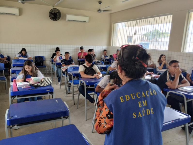 Foto: Estudantes da rede pública recebem orientações de combate e prevenção contra Dengue, Zika e Chikungunya