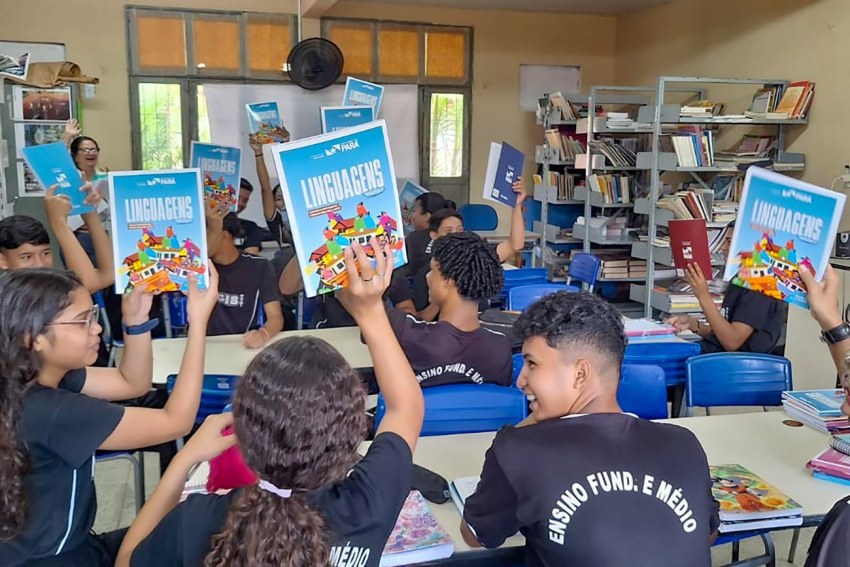 Foto: Estudantes estaduais começam a utilizar material do programa ‘Acelere o Saber’ para recomposição de aprendizagem