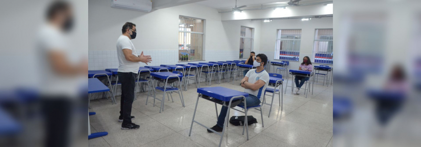 Foto: Novo grupo de alunos retorna às aulas presenciais na rede pública de ensino estadual