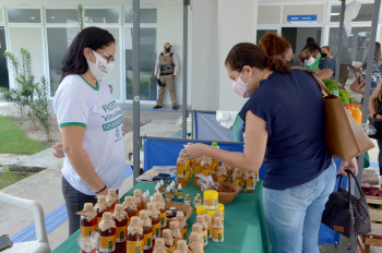 Foto: Seduc recebe os produtos da Feira da Agricultura Familiar, da Emater | Fotógrafo: Eliseu Dias