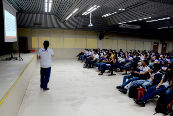 Foto: Mais de 100 estudantes participam de aulão preparatório às provas do Saeb e Enem | Fotógrafo: Rai Pontes