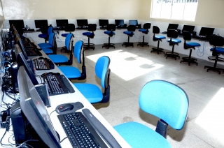 Foto: A afirmação ocorreu durante a reinauguração da Escola Estadual Ruth dos Santos Almeida, no conjunto Maguari, em Belém. Com investimento de mais de R$ 2.600 milhões financiados pelo Banco Interamericano de Desenvolvimento (Bid), a unidade de ensino foi beneficiada com obras de reforma e ampliação. Além das 13 salas de aula equipadas e refrigeradas, a reforma contemplou uma secretaria, arquivo, coordenação pedagógica, diretoria, sala dos professores e sala de leitura, além de outros espaços de convivência. | Fotógrafo: Rai Pontes