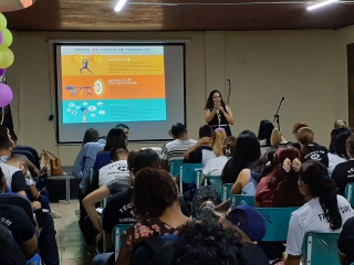 Foto: Escolas adotam ensino técnico | Fotógrafo: Eliseu Dias