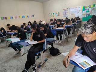 Notícia: Quatro mil estudantes da rede estadual participam do 1º simulado preparatório ao Enem