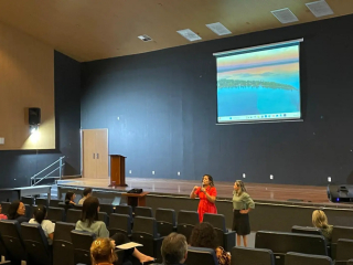 notícia: Seduc qualifica servidores da educação em formação sobre atendimento ao público