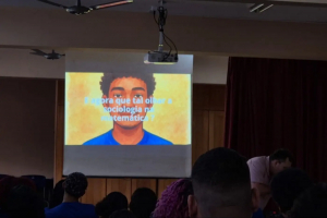 Foto: Professores e estudantes em encontro do projeto Humanas no Saeb', que prepara para a prova do Saeb, neste mês de outubro - Foto: Divulgação
