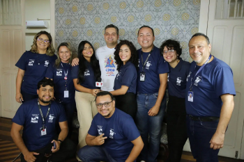 Foto: Secretário Ricardo Sefer com a equipe da TV Educativa - Foto: Eliseu Dias / Ascom Seduc