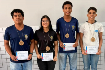 Foto: Estudantes que obtiveram as primeiras colocações nos simulados foram premiados - Foto: Divulgação