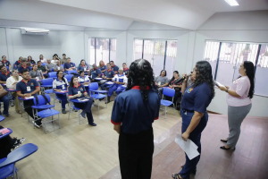 Notícia: Escola Mestra Idalina lança formação inédita para tornar todo o corpo funcional bilíngue