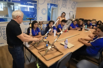 Notícia: Estudantes da Ilha de Cotijuba, em Belém, desenvolvem jogos com Inteligência Artificial