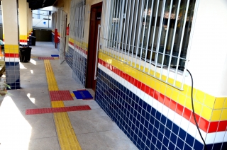 Foto: Sala para AEE (Atendimento Educacional Especializado) e piso adaptado para alunos com deficiência. A Ruth dos Santos é a 12ª escola entregue em 2019. | Fotógrafo: Rai Pontes