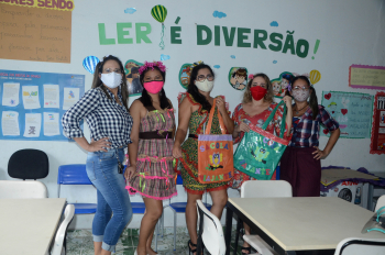 Foto: Projeto Sacola Viajante incentiva leitura de alunos da alfabetização | Fotógrafo: Rai Pontes