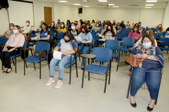 Foto: Durante a cerimônia de entrega, os alunos estiveram acompanhados dos pais ou responsáveis, dos gestores da Unidade Seduc na Escola (Use). | Fotógrafo: Rai Pontes
