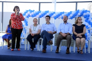 Foto: A secretária de estado de educação Leila Freire destacou os desafios enfrentados pela Seduc nesse início de governo com a recuperação das escolas e comentou sobre a importância da entrega da unidade. “Que essa seja uma escola com uma ambiência contrutiva capaz de ressignificar o processo pedagógico ”, concluiu. | Fotógrafo: Rai Pontes