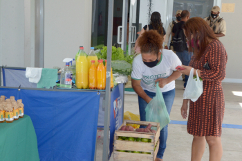 Foto: Seduc recebe os produtos da Feira da Agricultura Familiar, da Emater | Fotógrafo: Eliseu Dias