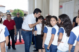 Foto: A comunidade do bairro do Bengui, em Belém, acaba de ganhar uma nova escola adequada para a retomada da aprendizagem. Na manhã de sábado (18), o governador Helder Barbalho reinaugurou a Escola Estadual de Ensino Fundamental Marilda Nunes. | Fotógrafo: Foto Rai Pontes