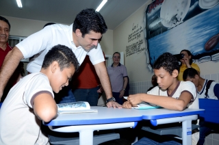 Foto: A comunidade do bairro do Bengui, em Belém, acaba de ganhar uma nova escola adequada para a retomada da aprendizagem. Na manhã de sábado (18), o governador Helder Barbalho reinaugurou a Escola Estadual de Ensino Fundamental Marilda Nunes. | Fotógrafo: Foto Rai Pontes