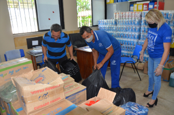 Foto: Entrega de matérias de limpeza para as escolas das ilhas | Fotógrafo: Eliseu Dias