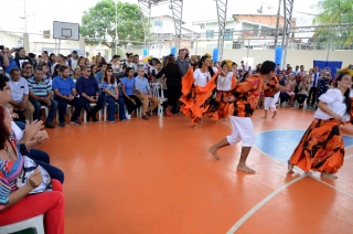 Foto: A comunidade do bairro do Bengui, em Belém, acaba de ganhar uma nova escola adequada para a retomada da aprendizagem. Na manhã de sábado (18), o governador Helder Barbalho reinaugurou a Escola Estadual de Ensino Fundamental Marilda Nunes. | Fotógrafo: Foto Rai Pontes