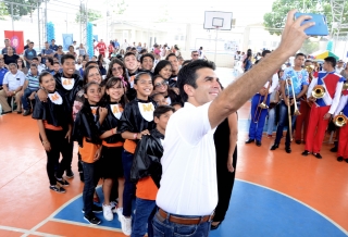 Foto: A comunidade do bairro do Bengui, em Belém, acaba de ganhar uma nova escola adequada para a retomada da aprendizagem. Na manhã de sábado (18), o governador Helder Barbalho reinaugurou a Escola Estadual de Ensino Fundamental Marilda Nunes. | Fotógrafo: Foto Rai Pontes
