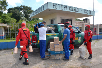 Foto: Entrega de matérias de limpeza para as escolas das ilhas | Fotógrafo: Eliseu Dias