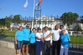 Foto: As ruas da capital paraense pararam na manhã deste domingo (01) para ver a Tocha da Paz passar. A Tocha simboliza a busca pela promoção da amizade, da solidariedade e do amor na sociedade. Organizado nacionalmente por um comitê popular, o evento chegou a primeira vez em Belém após 16 anos de visitações aos estados brasileiros. Para marcar a passagem da Tocha pelo Pará, diversos órgão estaduais, tendo a frente a Secretaria de Estado de Educação (Seduc), se juntaram para mobilizar a população. | Fotógrafo: Eliseu Dias