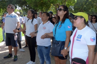 Foto: As ruas da capital paraense pararam na manhã deste domingo (01) para ver a Tocha da Paz passar. A Tocha simboliza a busca pela promoção da amizade, da solidariedade e do amor na sociedade. Organizado nacionalmente por um comitê popular, o evento chegou a primeira vez em Belém após 16 anos de visitações aos estados brasileiros. Para marcar a passagem da Tocha pelo Pará, diversos órgão estaduais, tendo a frente a Secretaria de Estado de Educação (Seduc), se juntaram para mobilizar a população. | Fotógrafo: Eliseu Dias