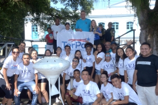 Foto: As ruas da capital paraense pararam na manhã deste domingo (01) para ver a Tocha da Paz passar. A Tocha simboliza a busca pela promoção da amizade, da solidariedade e do amor na sociedade. Organizado nacionalmente por um comitê popular, o evento chegou a primeira vez em Belém após 16 anos de visitações aos estados brasileiros. Para marcar a passagem da Tocha pelo Pará, diversos órgão estaduais, tendo a frente a Secretaria de Estado de Educação (Seduc), se juntaram para mobilizar a população. | Fotógrafo: Eliseu Dias
