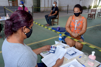 Foto: Seduc entrega cartão alimentação para os novos 135 mil alunos da rede pública estadual | Fotógrafo: Eliseu Dias