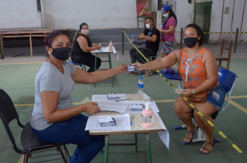 Foto: Seduc entrega cartão alimentação para os novos 135 mil alunos da rede pública estadual | Fotógrafo: Eliseu Dias