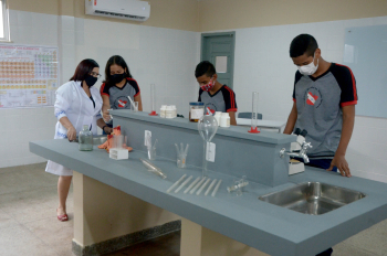 Foto: Governo entrega nova Escola Estadual Oneide de Souza Tavares, em Ananindeua | Fotógrafo: Eliseu Dias - Rai Pontes