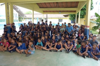 Foto: Com a proposta de promover o hábito da leitura e escrita, a Escola Estadual de Ensino Fundamental Vera Simplício, em Belém, juntamente com a Universidade do Estado do Pará (Uepa), promoveram nesta segunda-feira (18) a premiação dos alunos vencedores do concurso de redação do projeto Círio Comunitário: Uma ação cultural na Amazônia, que teve como tema: